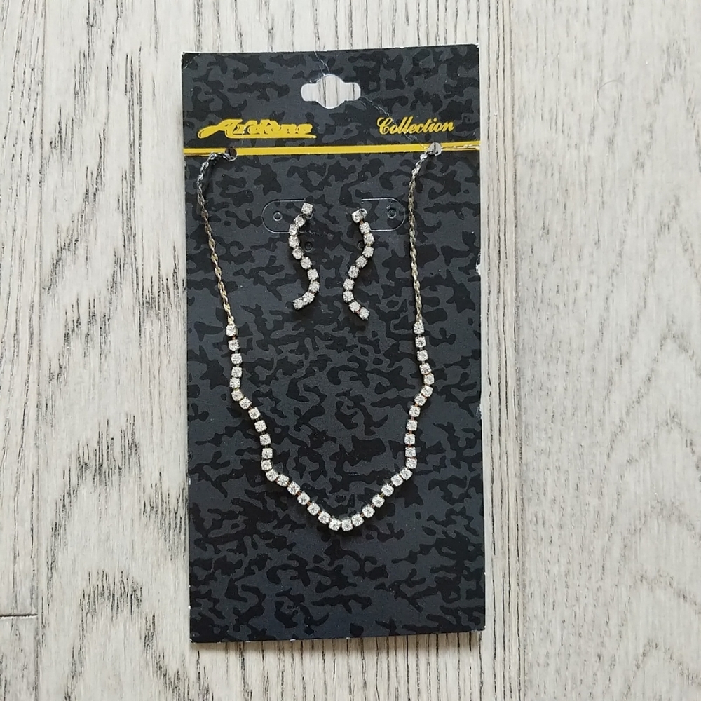 Ardene Silver Rhinestone Necklace and Earrings Set